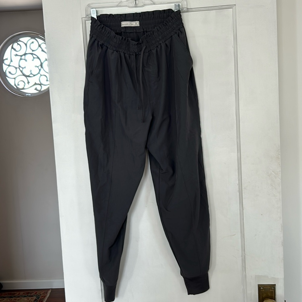 Lightweight jogger pant